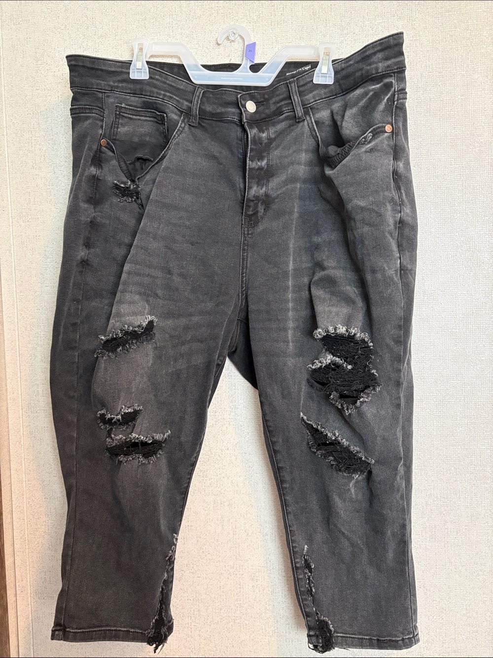 Judy Blue Black Distressed Capris